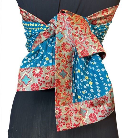 Elegant Blue and Red Women's Scarf - Picture 9 of 14
